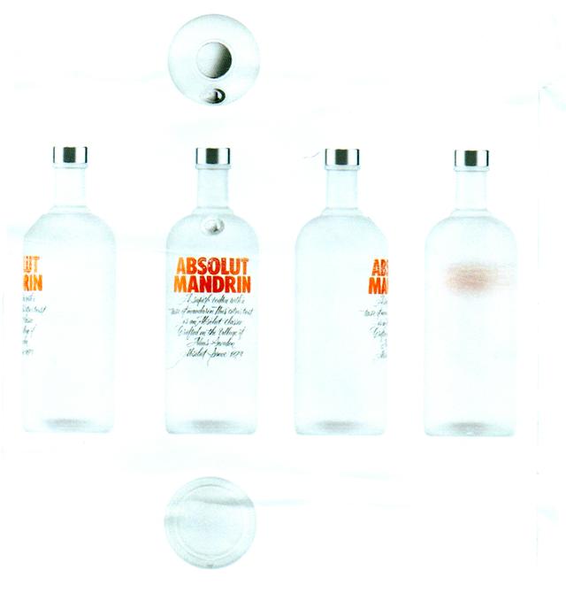 ABSOLUT MANDRIN A SUPERB VODKA WITH A TASTE OF MANDARIN. THIS CITRUS TWIST IS AN ABSOLUT CLASSIC, CRAFTED IN THE VILLAGE OF AHUS, SWEDEN. ABSOLUT SINCE 1879.