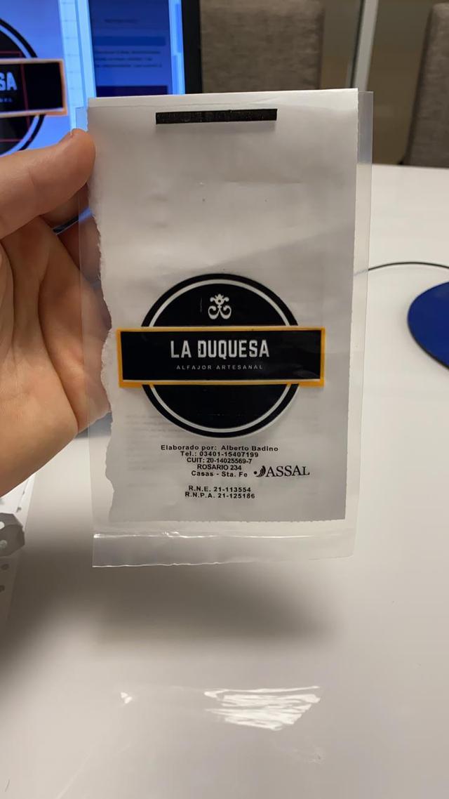 LA DUQUESA ALFAJOR ARTESANAL ELABORADO POR: ALBERTO BADINO TEL: 03401-15407199 CUIT: 20-14025569-7 ROSARIO 234 CASAS- STA.FE . ASSAL RNE 21-113554 RNPA 21-125186